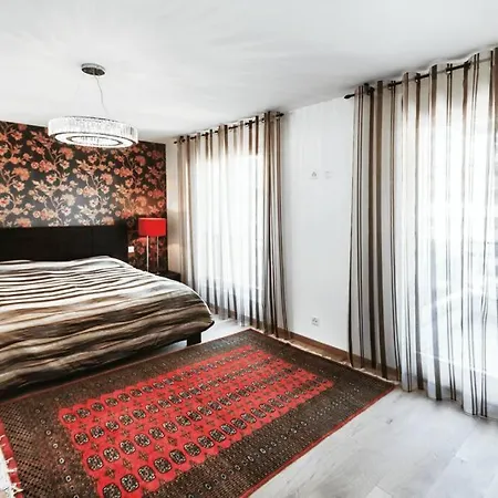 View 4 Bedrooms Apartment Montreux