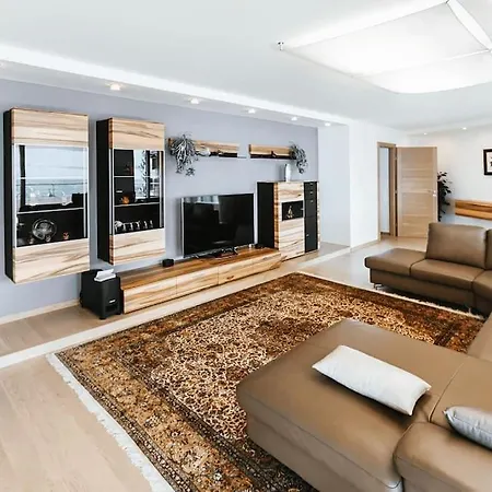 View 4 Bedrooms Montreux