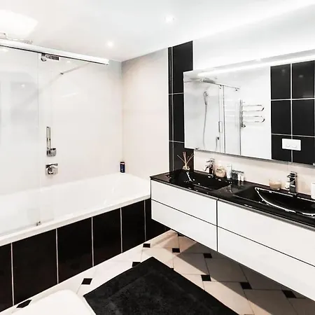 View 4 Bedrooms *